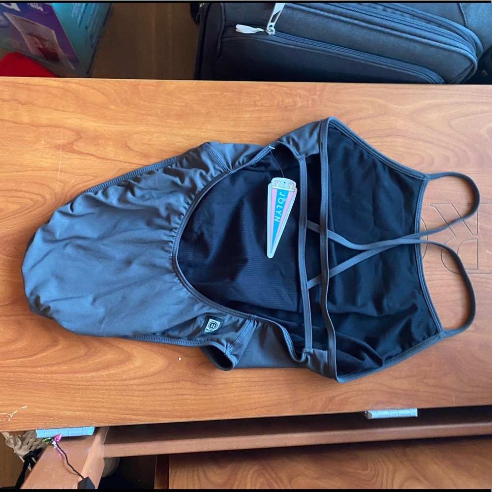 NWT! Jolyn Darren 34